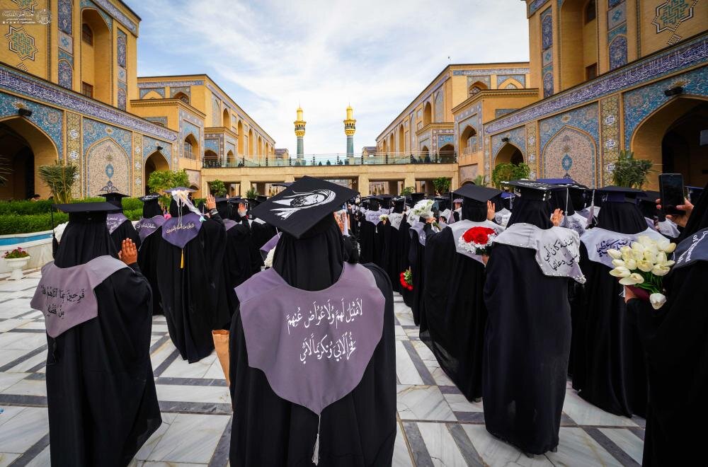 برعاية العتبة العلوية المقدسة.. 9 آلاف طالب وطالبة يحتفلون بتخرجهم في رحاب صحن السيدة فاطمة (عليها السلام)