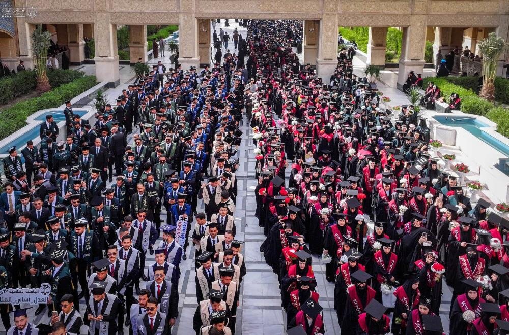 برعاية العتبة العلوية المقدسة.. 9 آلاف طالب وطالبة يحتفلون بتخرجهم في رحاب صحن السيدة فاطمة (عليها السلام)