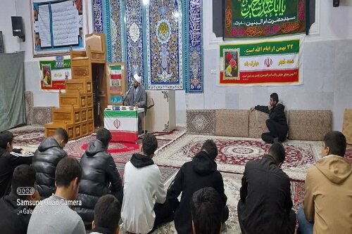 دشمن با ابزار رسانه‌ای، مسیر تعالی نسل جوان را نشانه گرفته است+عکس