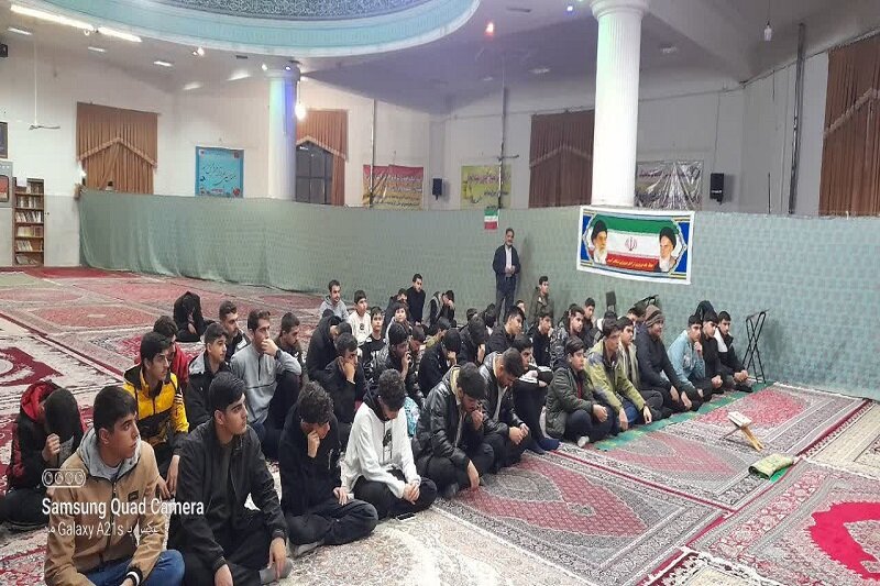 دشمن با ابزار رسانه‌ای، مسیر تعالی نسل جوان را نشانه گرفته است+عکس