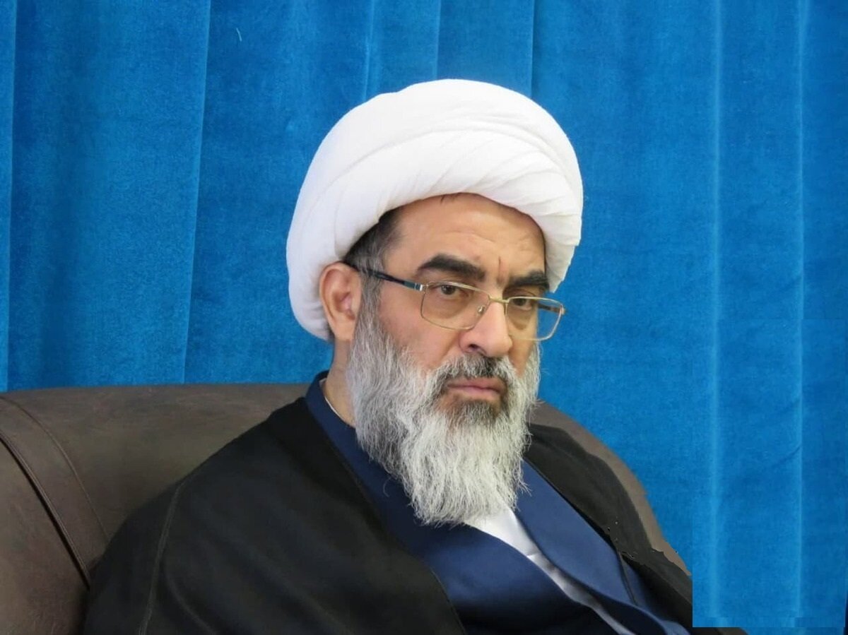 وقتی دشمن به صغیر و کبیر ما رحم نمی‌کند نرمش معنا ندارد / کوتاه آمدن در مقابل دشمنان عین بی‌تقوایی است