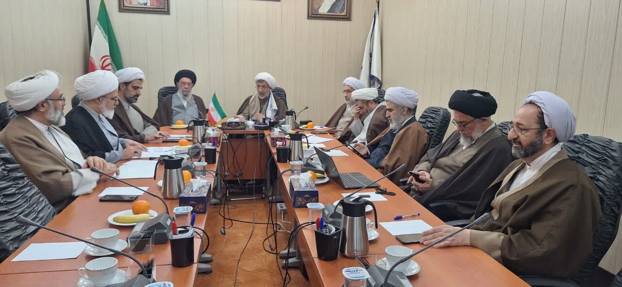 تقویت مراکز رشد حوزوی و شرکت های دانش بنیان در حوزه علوم انسانی و اسلامی