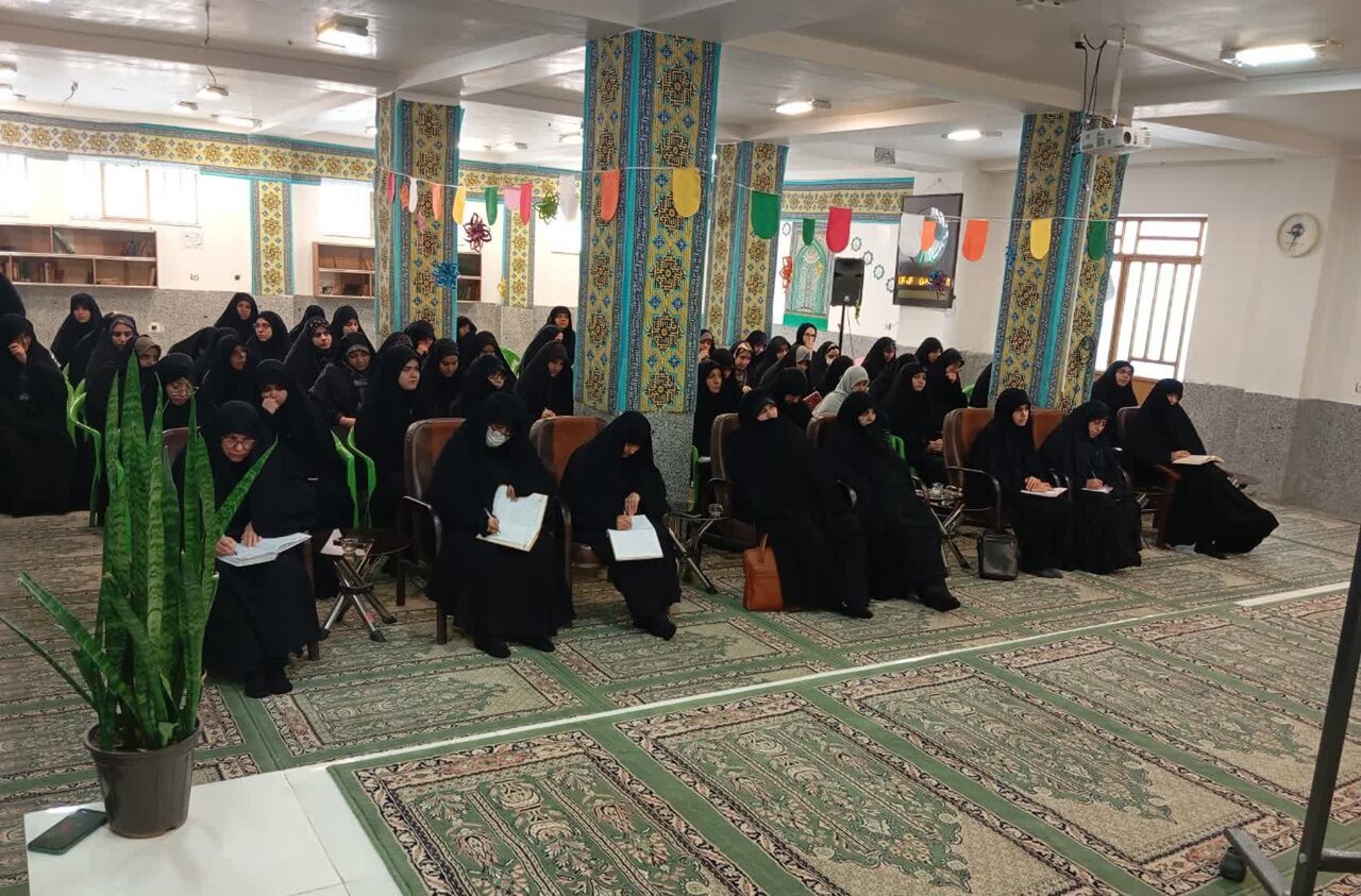 تصاویر/ نشست بصیرتی اجتماعی مدرسه علمیه کبری رفسنجان