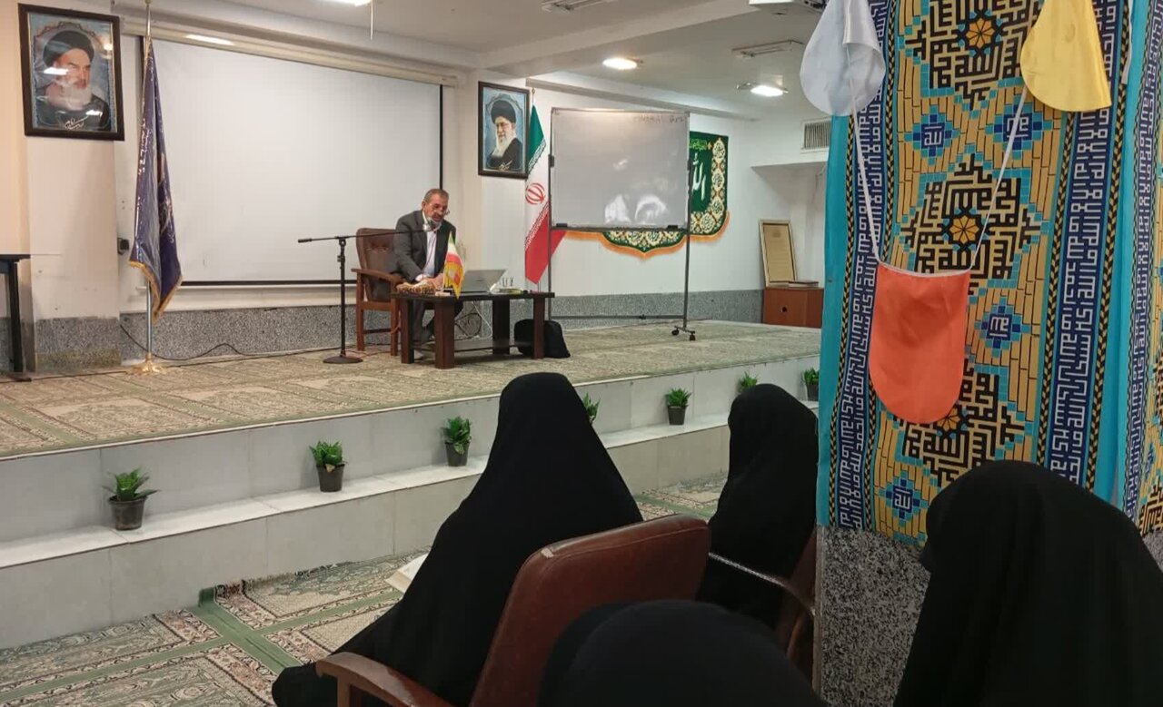 تصاویر/ نشست بصیرتی اجتماعی مدرسه علمیه کبری رفسنجان