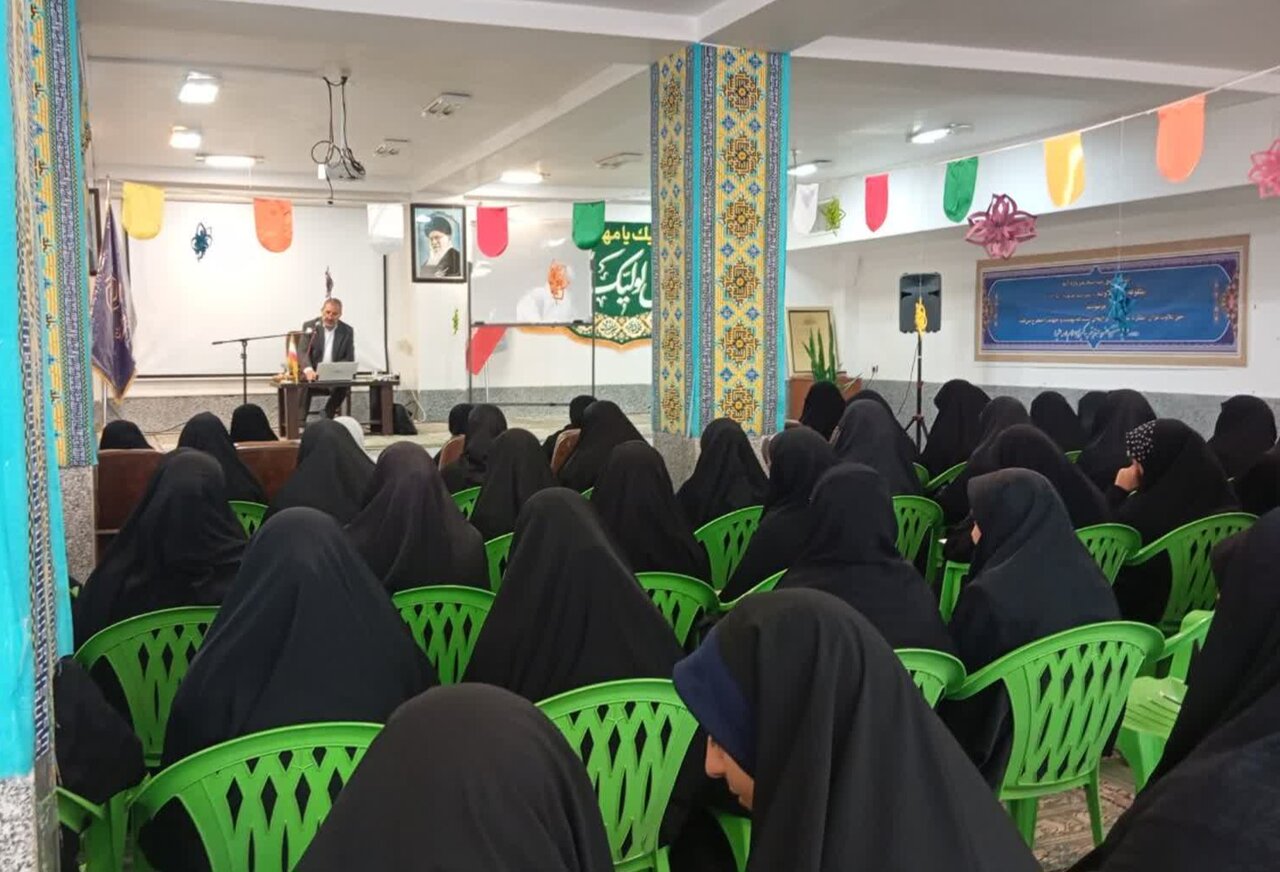 تصاویر/ نشست بصیرتی اجتماعی مدرسه علمیه کبری رفسنجان