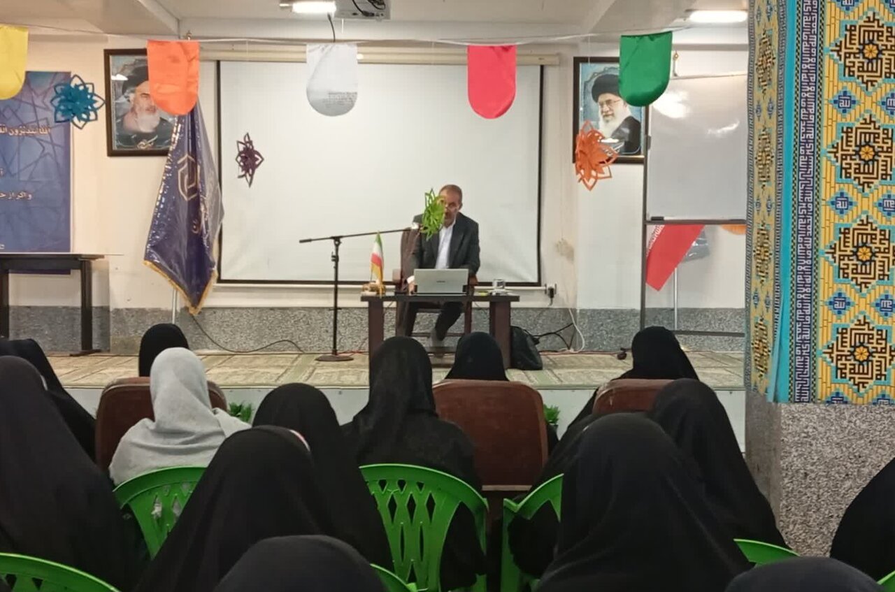 تصاویر/ نشست بصیرتی اجتماعی مدرسه علمیه کبری رفسنجان