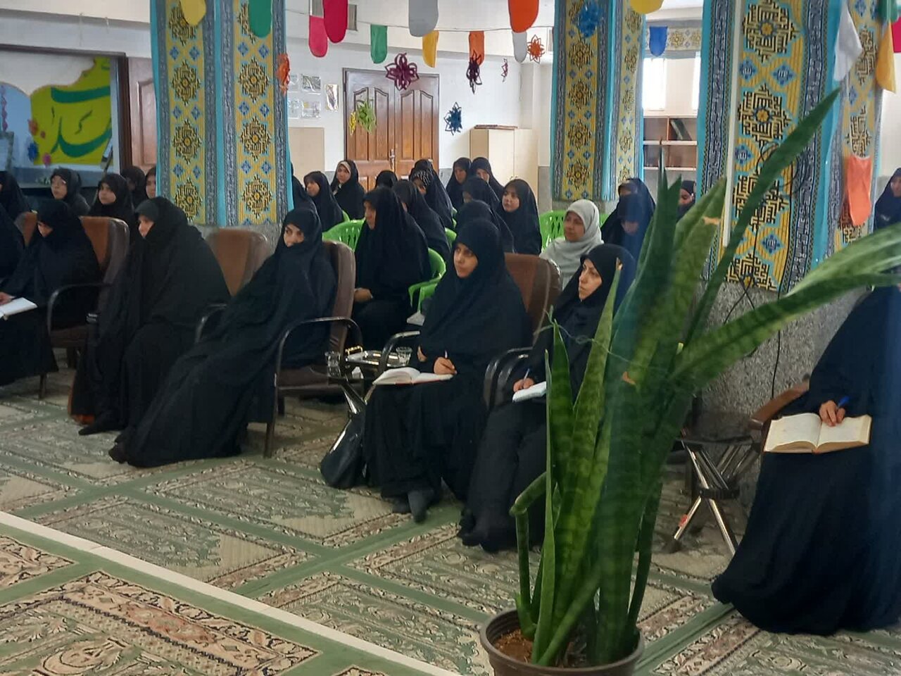 تصاویر/ نشست بصیرتی اجتماعی مدرسه علمیه کبری رفسنجان