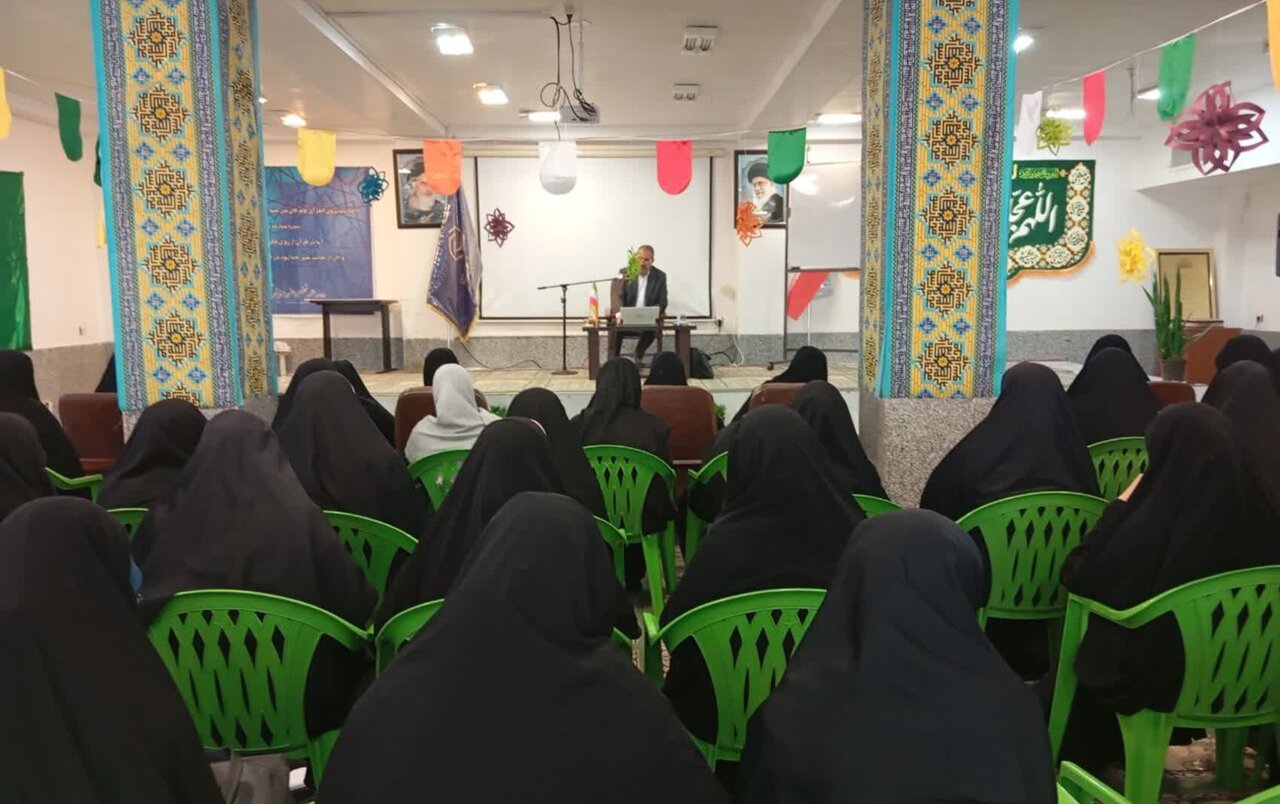 تصاویر/ نشست بصیرتی اجتماعی مدرسه علمیه کبری رفسنجان