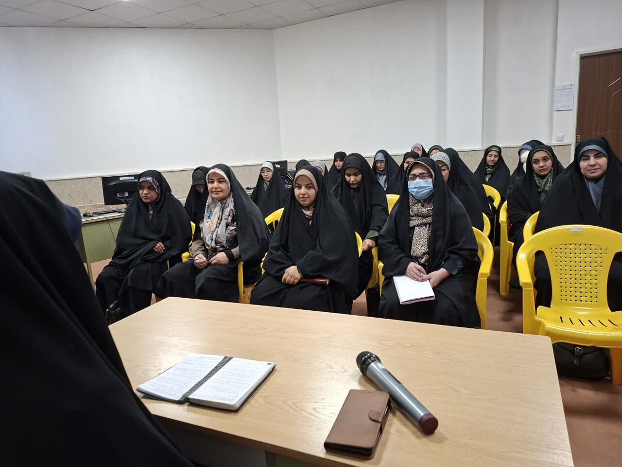 تصاویر/ جلسه اخلاق مدرسه علمیه نرجسیه سیرجان