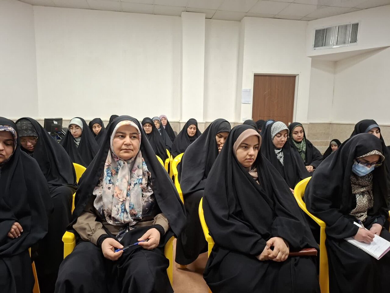 تصاویر/ جلسه اخلاق مدرسه علمیه نرجسیه سیرجان