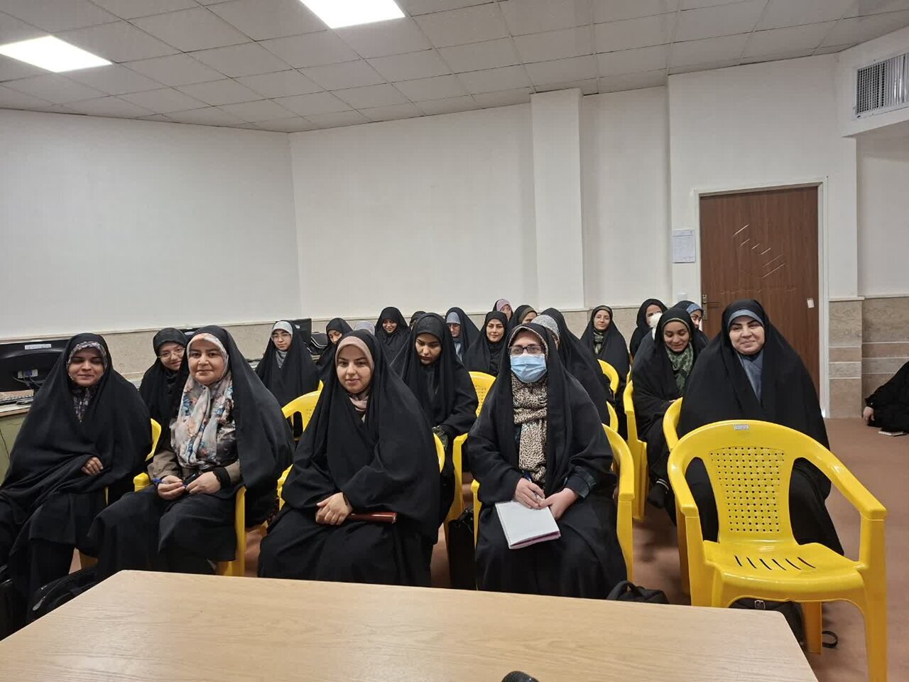 تصاویر/ جلسه اخلاق مدرسه علمیه نرجسیه سیرجان