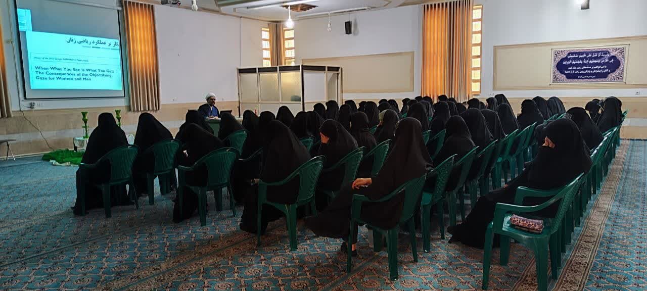تصاویر/ نشست تخصصی «حکمرانی سایبری» در مدرسه علمیه حضرت زینب‌(س) کرمان