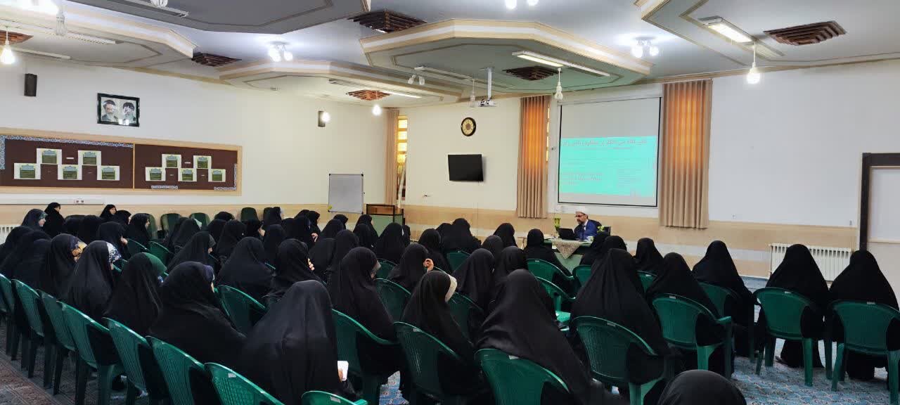 تصاویر/ نشست تخصصی «حکمرانی سایبری» در مدرسه علمیه حضرت زینب‌(س) کرمان