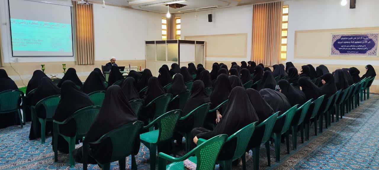 تصاویر/ نشست تخصصی «حکمرانی سایبری» در مدرسه علمیه حضرت زینب‌(س) کرمان