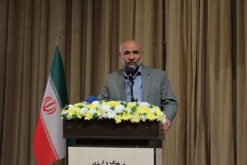 انقلاب اسلامی تنها انقلابی است که با شعار «نه شرقی، نه غربی» ایستاد و ماند