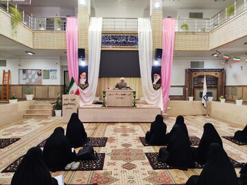 امام خمینی(ره) عزت را به ایرانیان بازگرداند