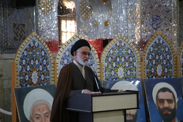 علی رغم همه هجمه های دشمن هنوز روحانیت سنگ صبور جامعه است