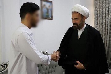 عیادت مسئول دفتر نمایندگی ولی‌فقیه در سپاه استان، از مجروحان حوادث اخیر اسلام‌آباد غرب+عکس