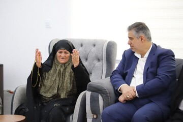 تصاویر/ دیدار استاندار مرکزی با خانواده شهیدان جعفرآبادی و اسفندانی