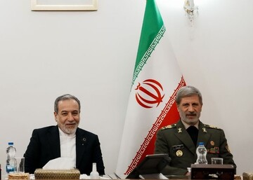 با قدرت نیروهای مسلح در میادین دیپلماسی حاضر می‌شویم