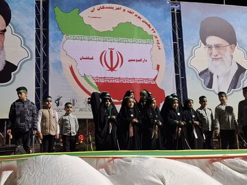 طنین بانگ «الله‌اکبر»و نورافشانی آسمان کاشان در شب پیروزی انقلاب