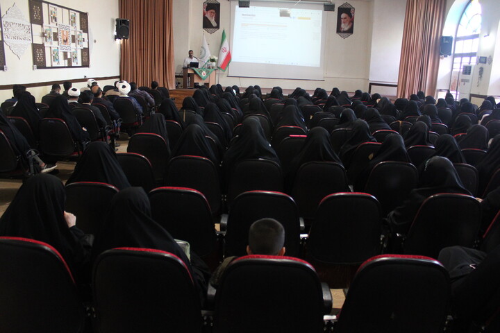 تصاویر/ سومین جلسه نشست تخصصی «بر مدار حقیقت» در کرمان