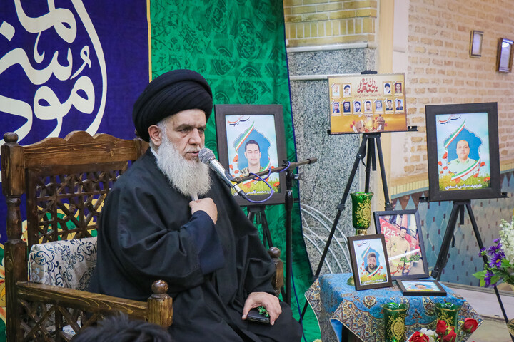 تصاویر/ آئین غبارروبی حرم حضرت موسی مبرقع ویژه خانواده شهدای اغتشاشات اخیر