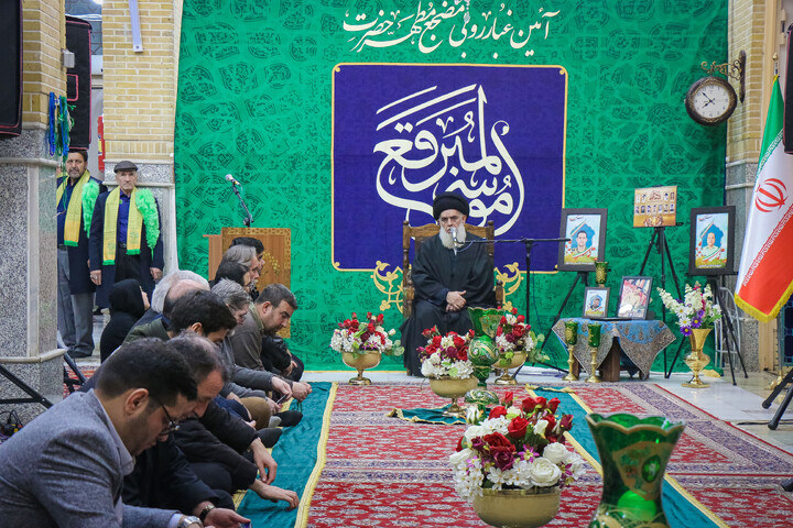 تصاویر/ آئین غبارروبی حرم حضرت موسی مبرقع ویژه خانواده شهدای اغتشاشات اخیر