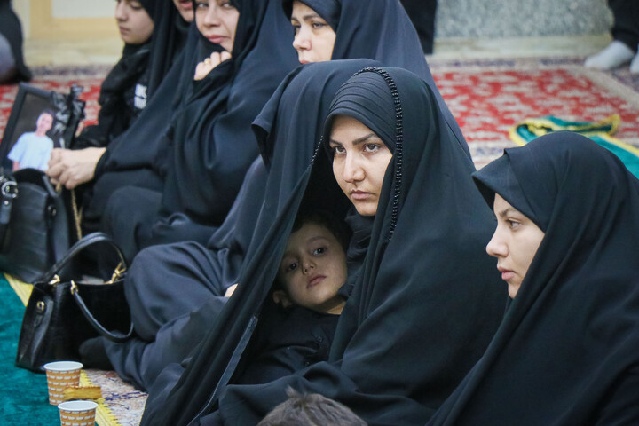 تصاویر/ آئین غبارروبی حرم حضرت موسی مبرقع ویژه خانواده شهدای اغتشاشات اخیر