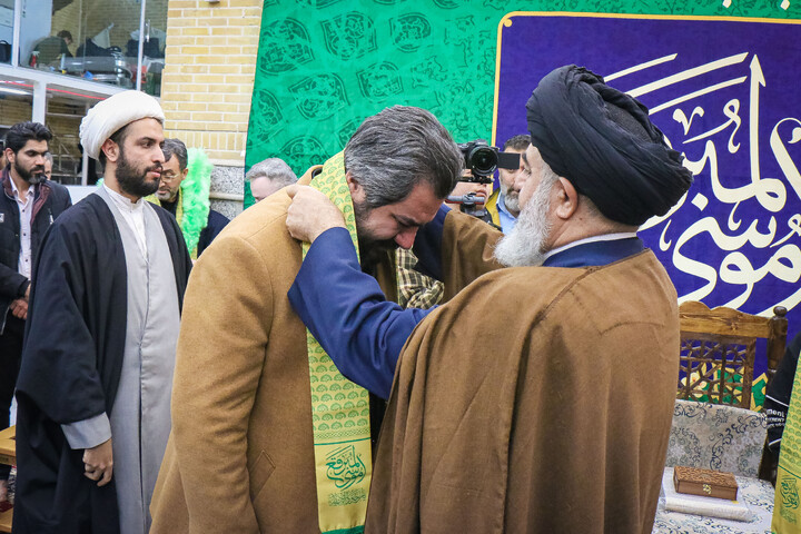 تصاویر/ آئین غبارروبی حرم حضرت موسی مبرقع ویژه خانواده شهدای اغتشاشات اخیر