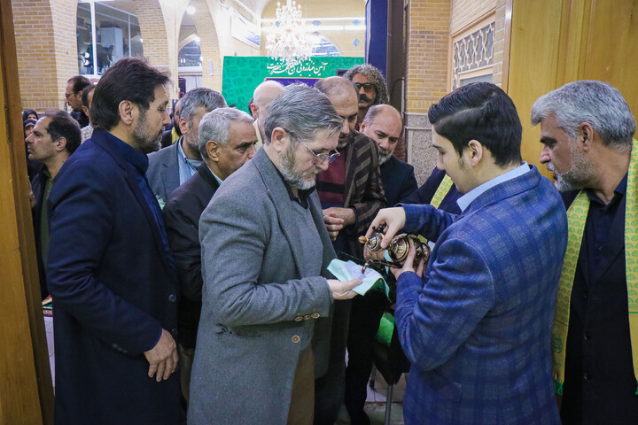 تصاویر/ آئین غبارروبی حرم حضرت موسی مبرقع ویژه خانواده شهدای اغتشاشات اخیر