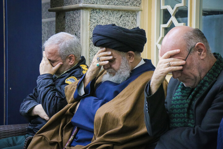 تصاویر/ آئین غبارروبی حرم حضرت موسی مبرقع ویژه خانواده شهدای اغتشاشات اخیر