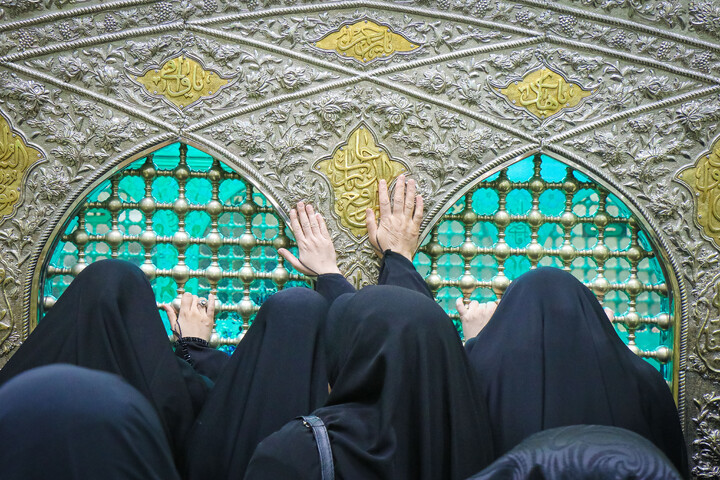 تصاویر/ آئین غبارروبی حرم حضرت موسی مبرقع ویژه خانواده شهدای اغتشاشات اخیر