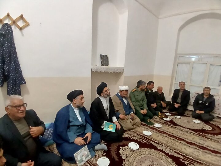 تصاویر/ حضور نماینده ولی‌فقیه درکاشان درنوش آباد در ایام الله دهه فجر؛