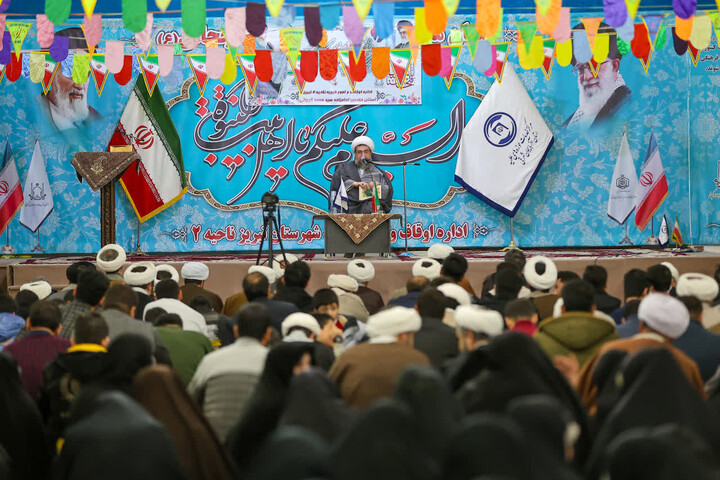 تصاویر | جشن انقلاب خانواده های طلاب و روحانیون تبریز در امام زاده سیدمحمد کججانی