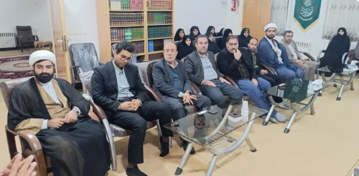 نشست جمعی از فعالان فرهنگی و اجتماعی با امام جمعه دهلران