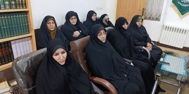 نشست جمعی از فعالان فرهنگی و اجتماعی با امام جمعه دهلران