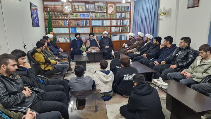 تصاویر/ دیدار اساتید و طلاب مدرسه علمیه جعفریه با امام جمعه خلخال