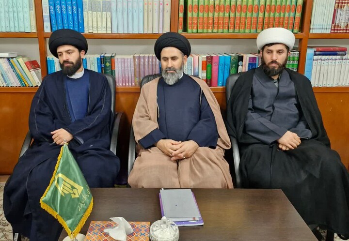 تصاویر/ دیدار اساتید و طلاب مدرسه علمیه جعفریه با امام جمعه خلخال