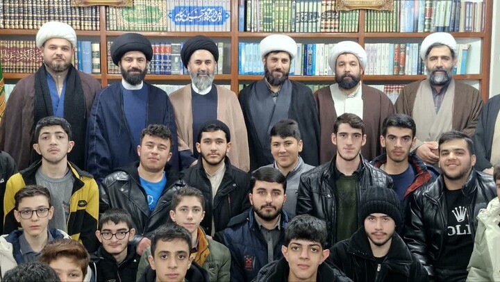 تصاویر/ دیدار اساتید و طلاب مدرسه علمیه جعفریه با امام جمعه خلخال