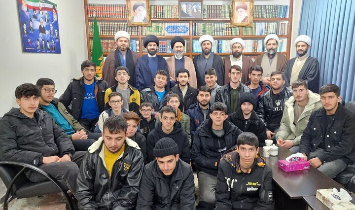 تصاویر/ دیدار اساتید و طلاب مدرسه علمیه جعفریه با امام جمعه خلخال