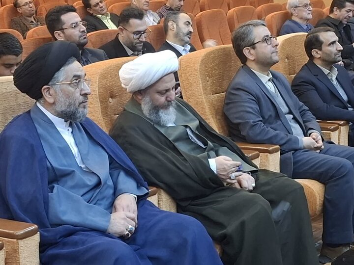 تصاویر/ چهارمین جشن گلریزان با حضور ائمه جمعه آران وبیدگل و نوش آباد