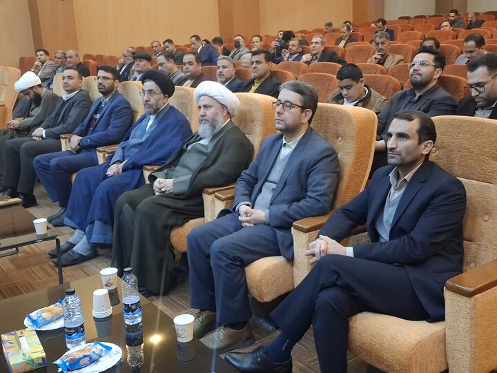 تصاویر/ چهارمین جشن گلریزان با حضور ائمه جمعه آران وبیدگل و نوش آباد