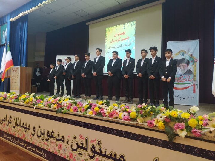 تصاویر/ چهارمین جشن گلریزان با حضور ائمه جمعه آران وبیدگل و نوش آباد