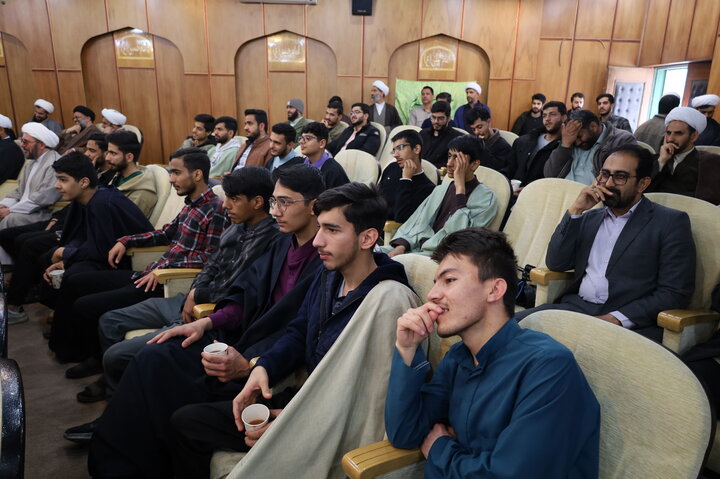 طلاب و روحانیون زاهدان پیروزی انقلاب اسلامی  را گرامی داشتند