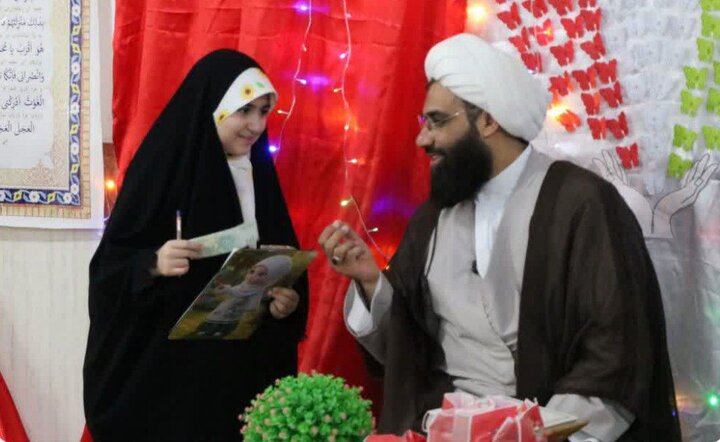 تصاویر/جشن انقلاب اسلامی در مدرسه تمدن‌سازان شهرستان دهلران