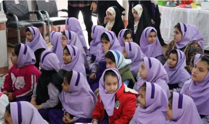 تصاویر/جشن انقلاب اسلامی در مدرسه تمدن‌سازان شهرستان دهلران