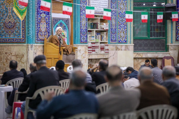 تصاویر / مراسم جشن انقلاب در بویین زهرا با حضور نماینده ولی فقیه در استان وامام جمعه قزوین