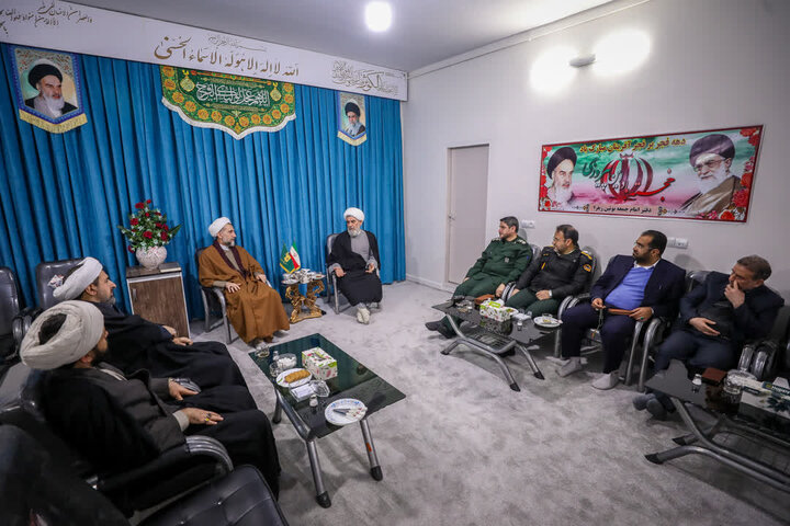 تصاویر / مراسم جشن انقلاب در بویین زهرا با حضور نماینده ولی فقیه در استان وامام جمعه قزوین