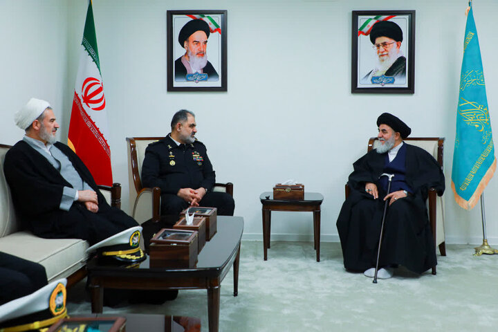 گزارش تصویریدیدار فرمانده نیروی دریایی ارتش با تولیت آستان مقدس مسجد جمکران